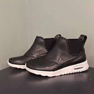 Nike Thea Mid Black